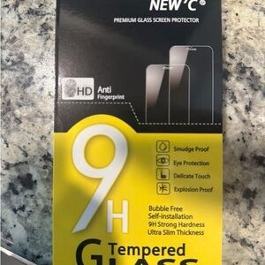 iPhone 15 Tempered Glass Screen Protector - Black